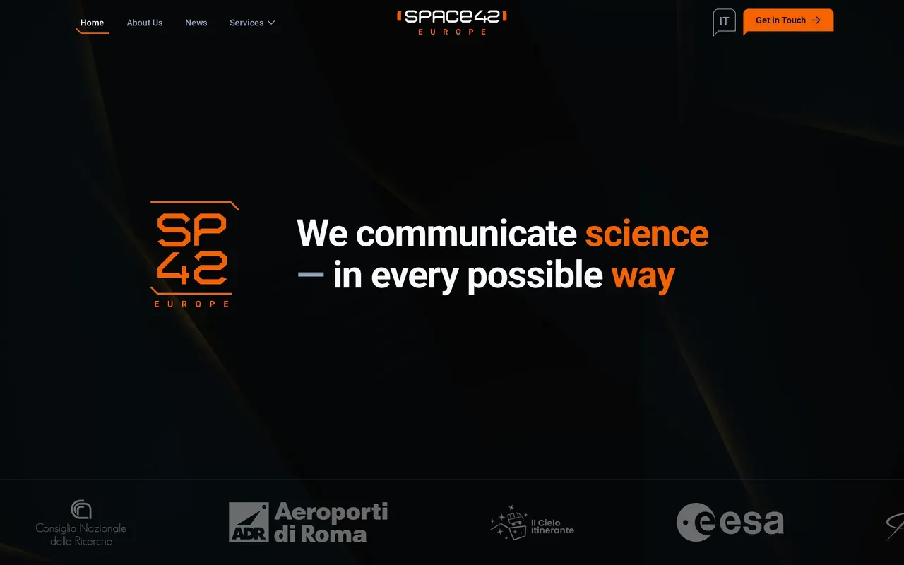 Schermata della home di space42.eu, con il logo e le sezioni composte dal page builder.